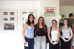 Die K�nstlerinnen der 3D-Konstellationen in der Bildergalerie (von links nach rechts): Anna Dilber, Laura Bendzinski, Emily Kuntze und Nora Zimmermann. (Bericht und Foto: Venera Weinhardt)
