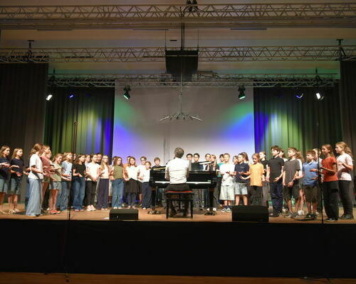 Der Unterstufenchor Vocalino unter der Leitung von Matthias B�hringer